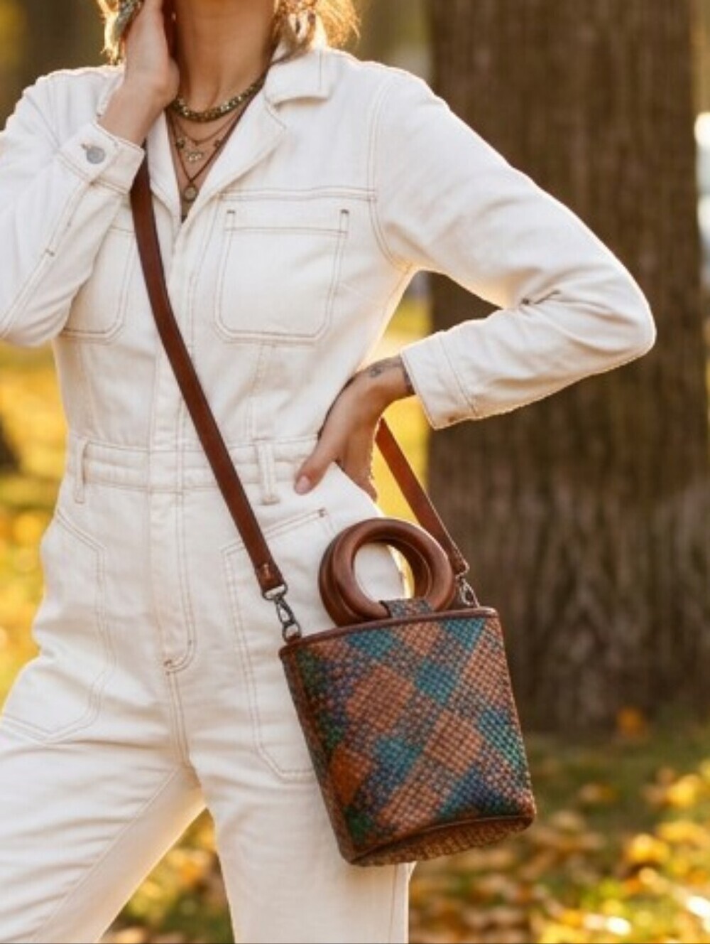 Women's Vintage Woven Crossbody Bucket Bag Wood Handle One Size Brown Teal